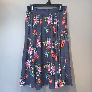 3/$20 🤩 Express Floral Skirt 💙🌸